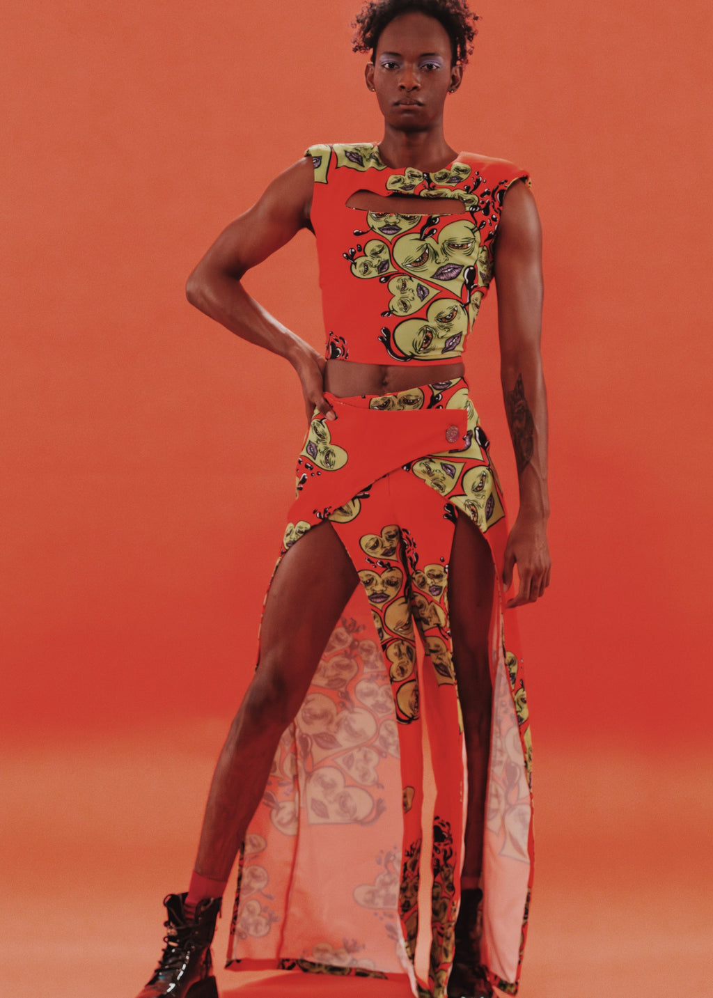 Pantalón rojo estampado de tiro alto con abertura frontal y caída fluida Bloomers