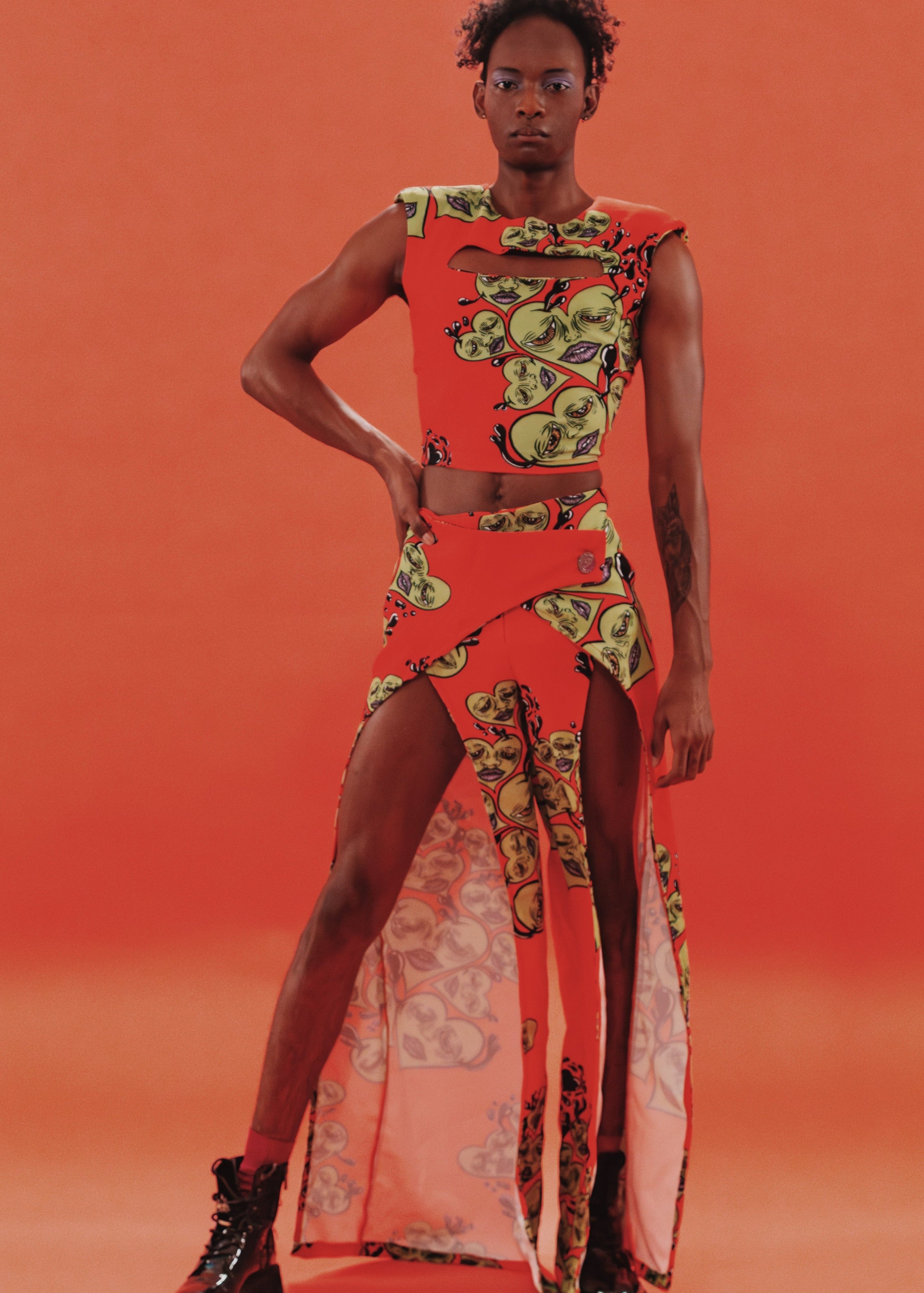 Pantalón rojo estampado de tiro alto con abertura frontal y caída fluida Bloomers