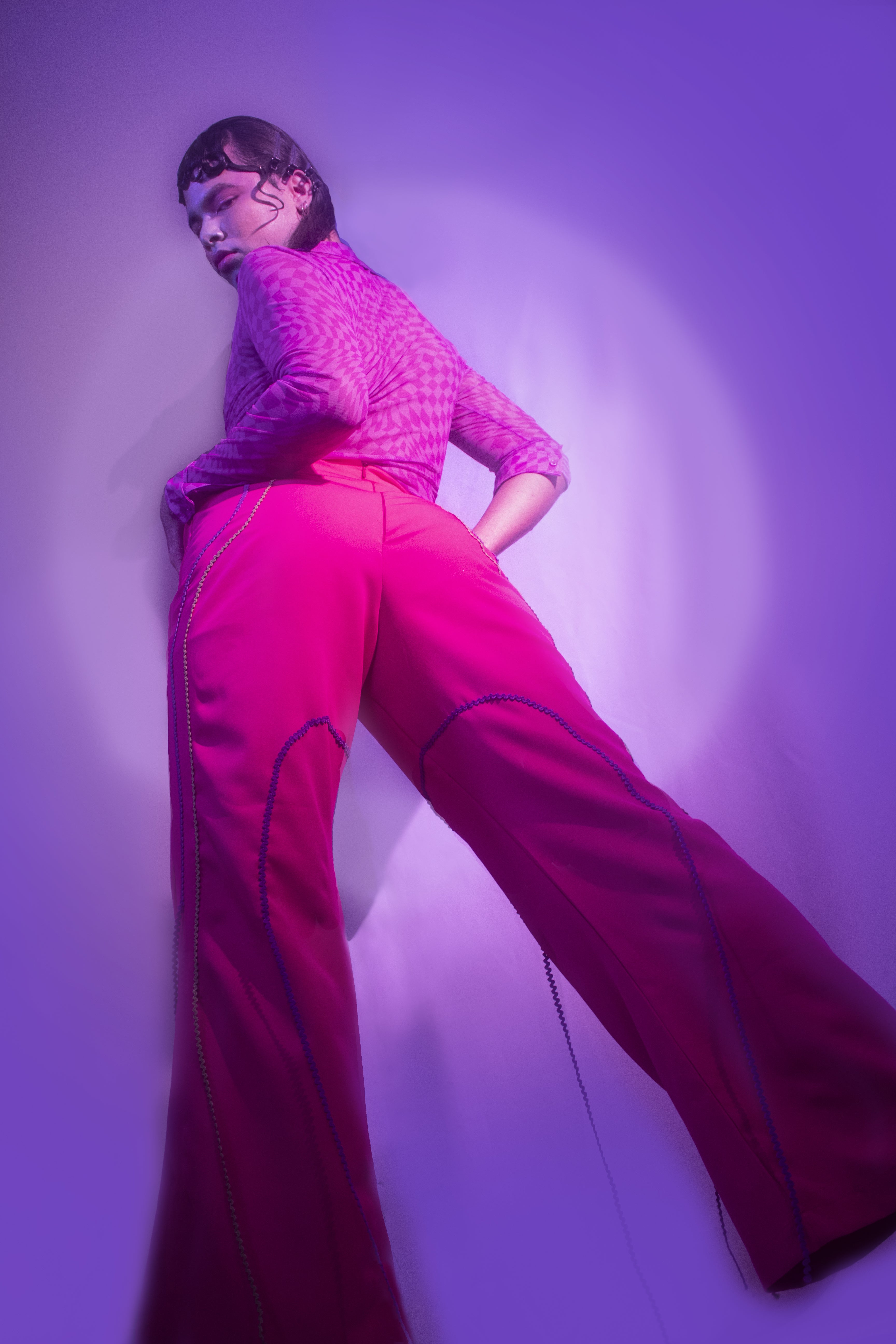 Pantalón palazzo unisex con tiras laterales morado y verde